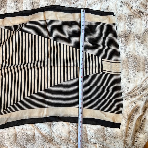 Beautiful Long Cream and Black Scarf - Picture 6 of 7